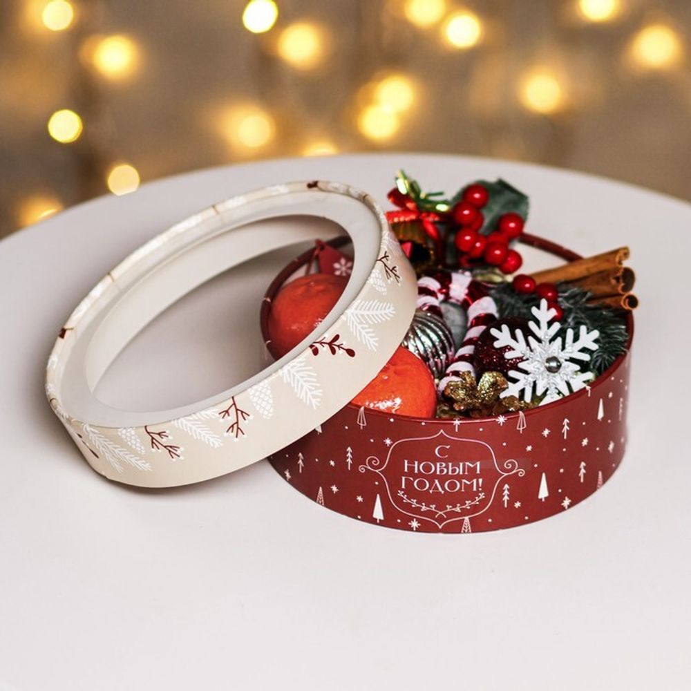 Коробка подарочная новогодняя для макарун тубус с окном "Новогодний сюрприз" 18 х 18 х 6 см.