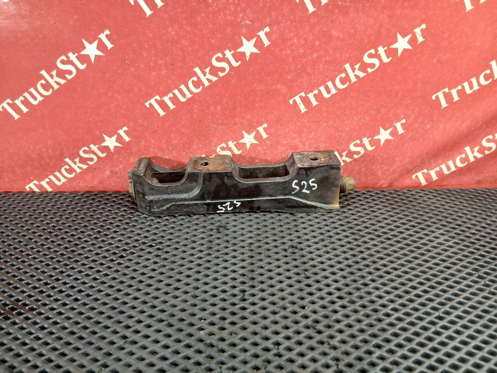 Кронштейн глушителя