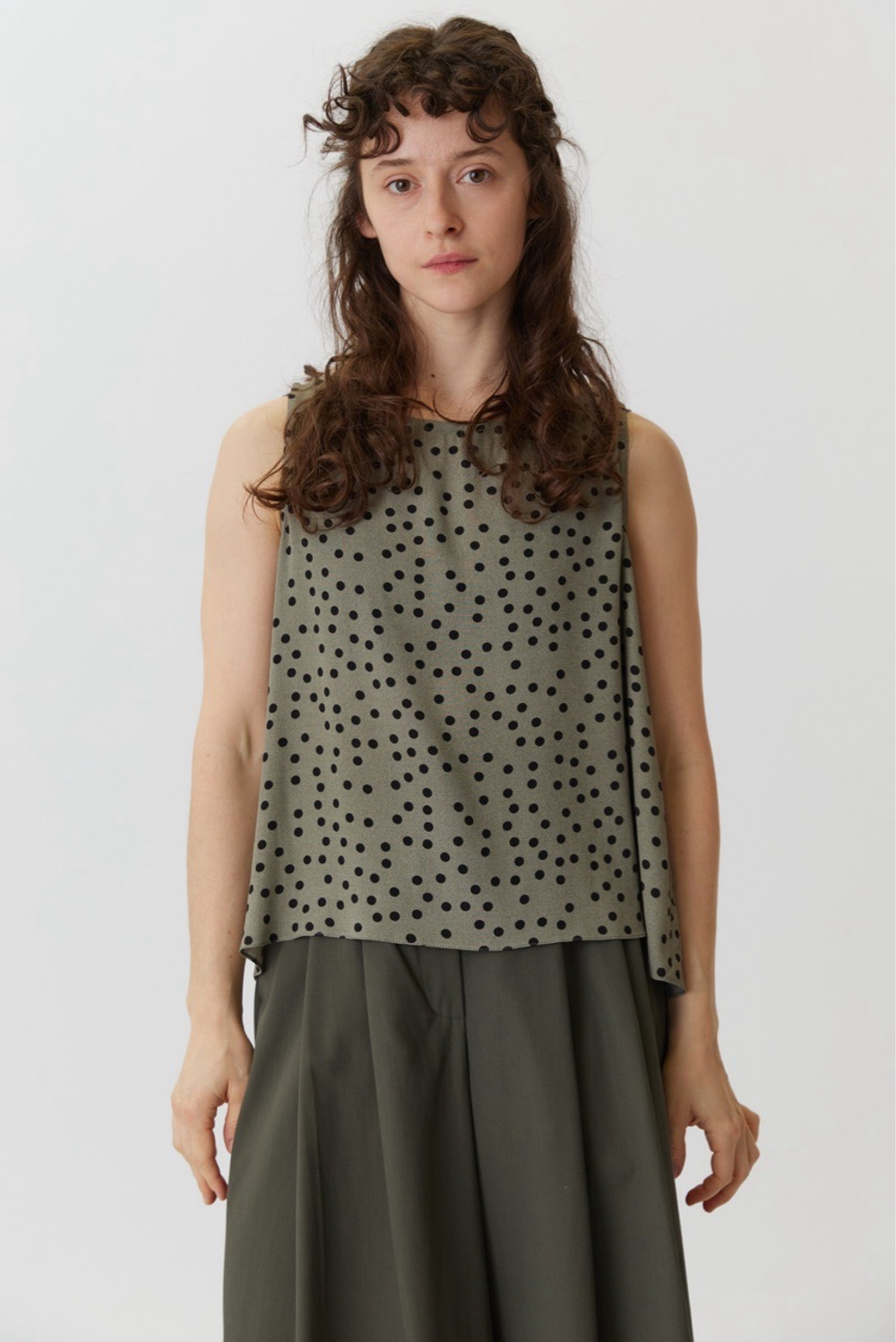 Топ-майка из вискозы в горох