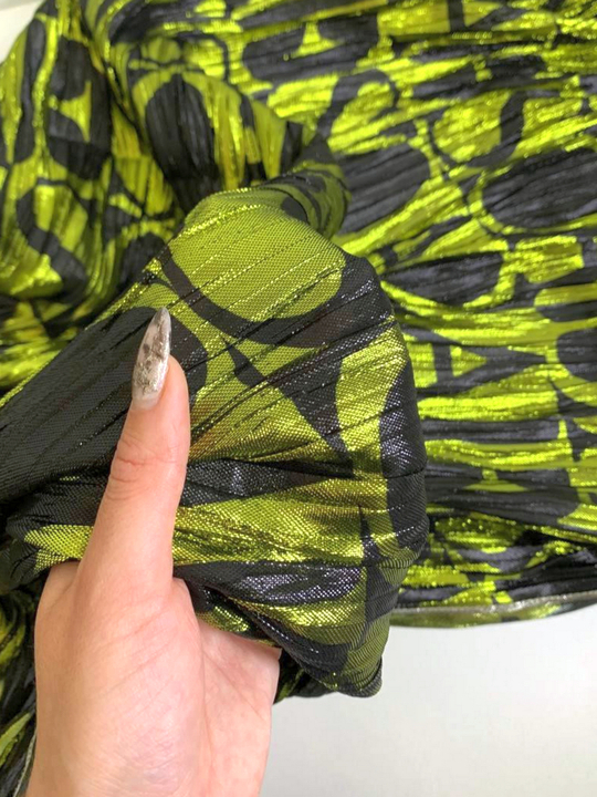 Плательная шелк принт буквы черный/лимонный, люрекс, жатка