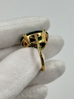 Кольцо с зелёным кристаллом