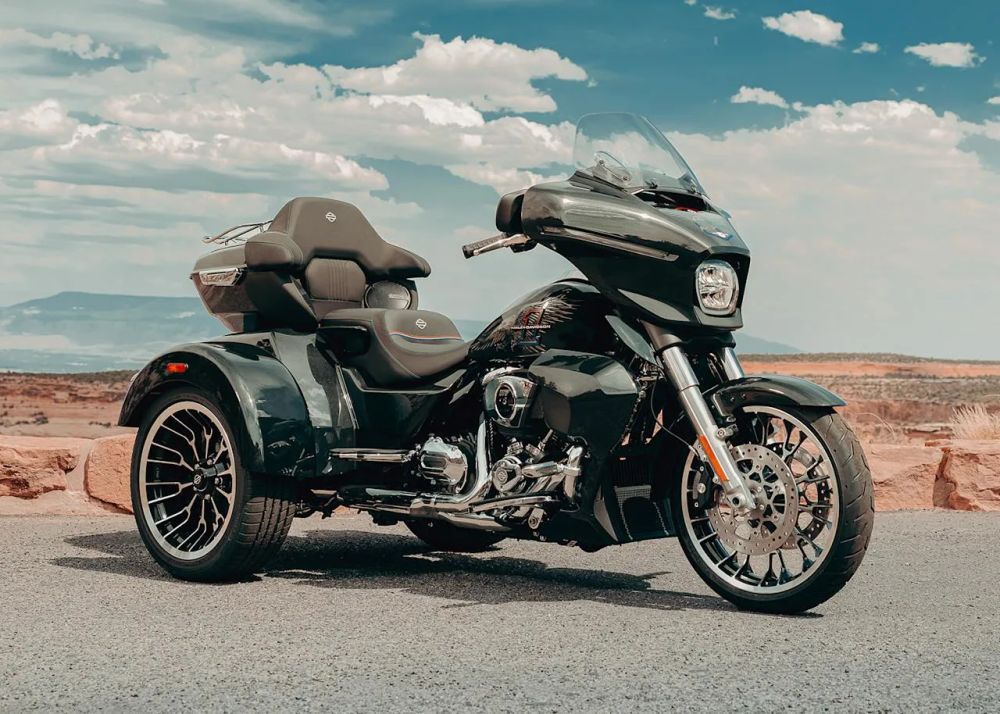 Harley-Davidson Street Glide 3 Limited Enthusiast Collection в цвете Midnight Ember