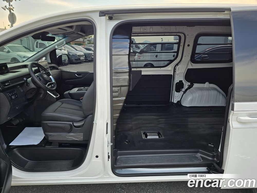 Hyundai Staria Cargo 3-х местный (11.2023)