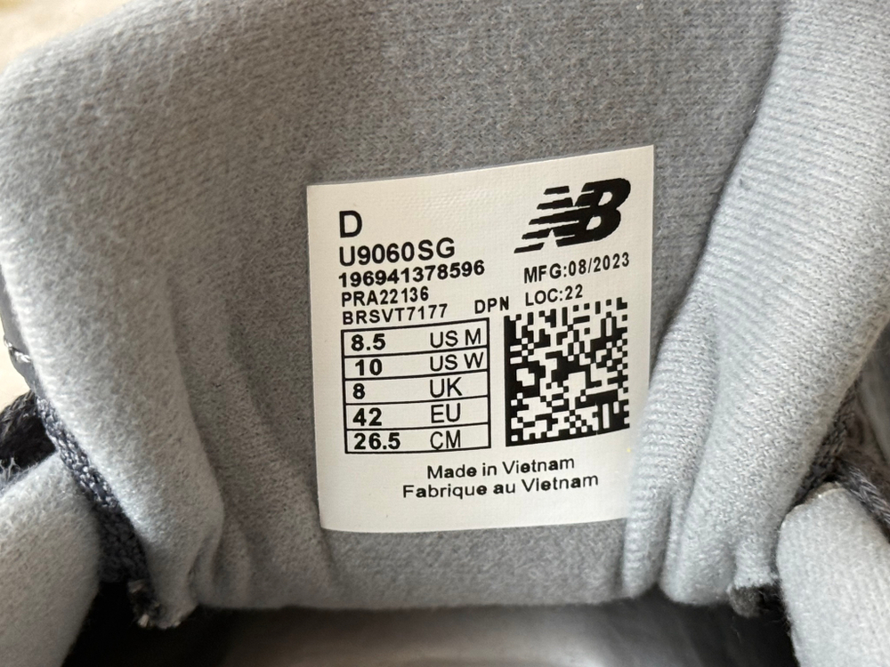 New Balance 9060 Magnet
