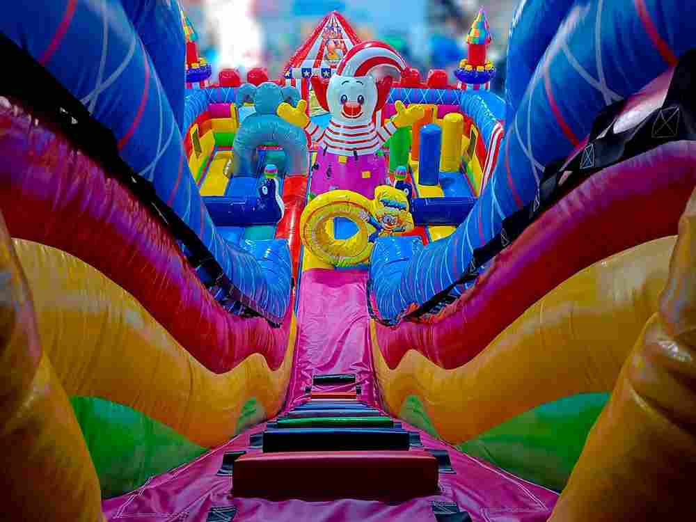 Коммерческий надувной батут «Парк развлечений 2» 12*6*7 м