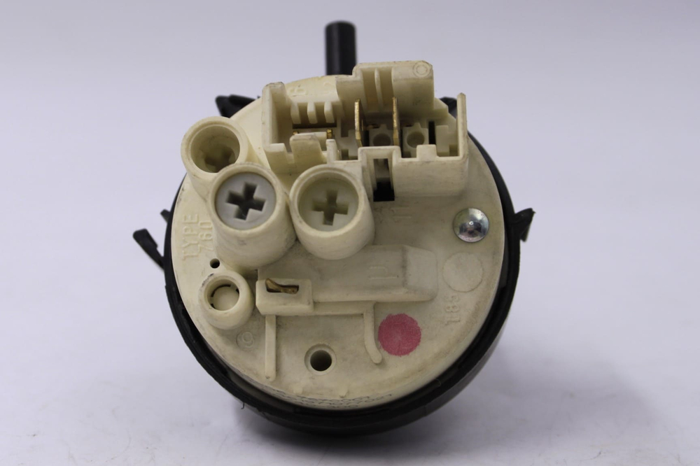 Датчик уровня воды (прессостат) 7670001 461971077021 65/40-300 стиральной машины Whirpool