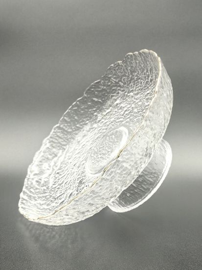 Блюдо из стекла 26,5 см. на ножке с золотой отводкой