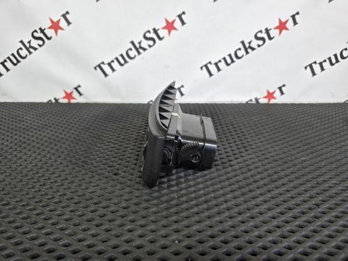 Дефлектор воздушный левый 2018г.