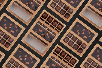 Упаковка с окнами для 8 шоколадных конфет и шоколадной плитки 100г.