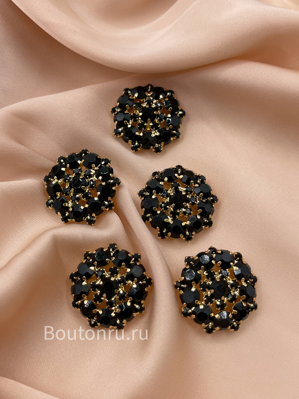 Пуговицы Стразы1 22 мм черные в золоте