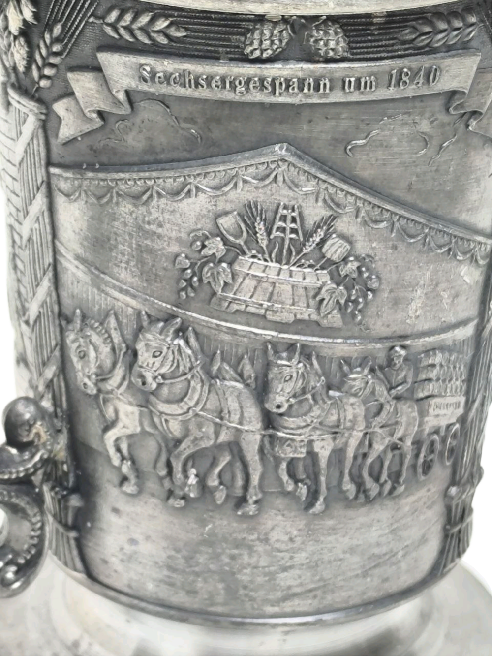 Пивная рельефная кружка с крышкой Zinn Becker, Германия