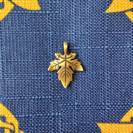 Подвеска. Кленовый лист