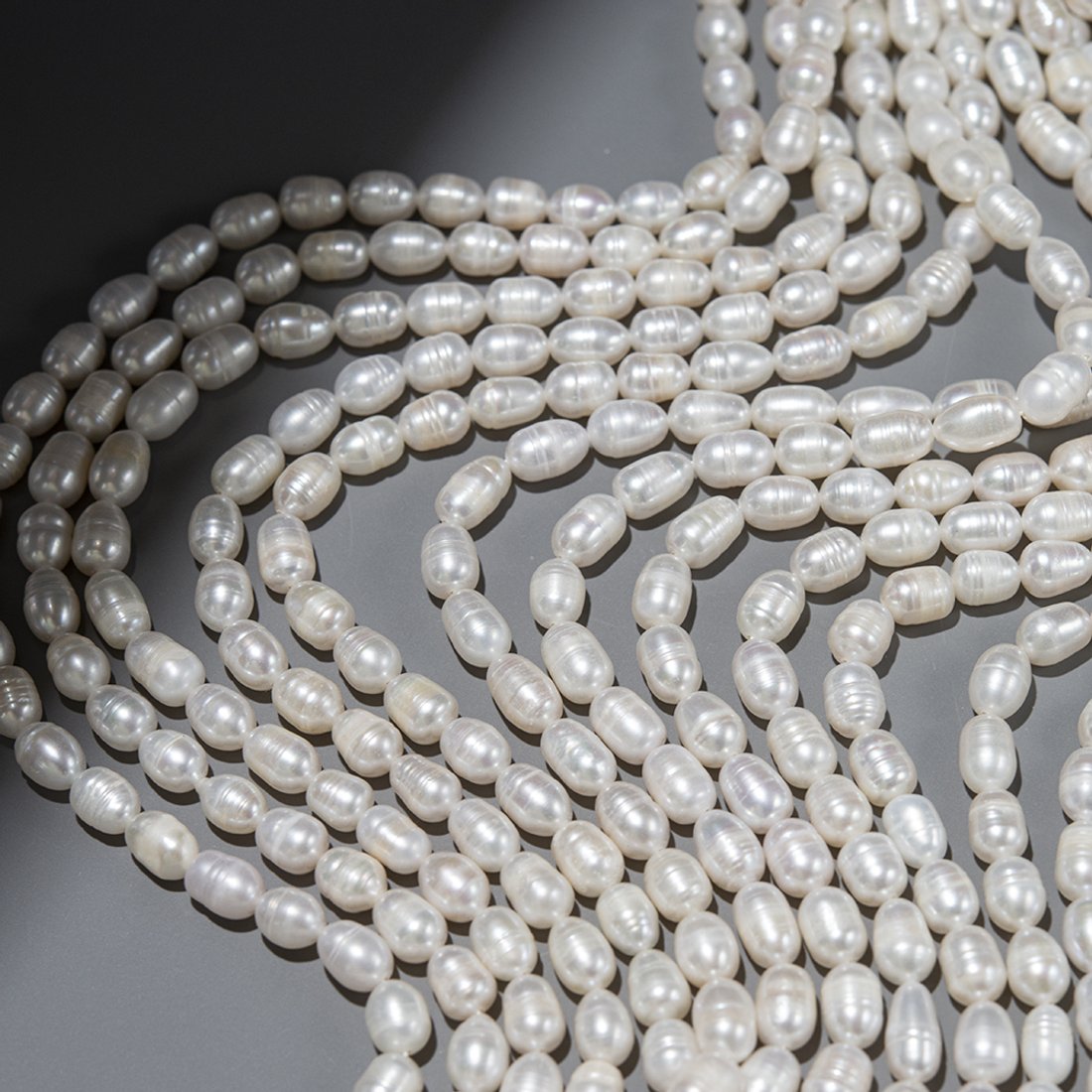 Жемчуг культивированный овальный с бороздками, белый, 6*9мм