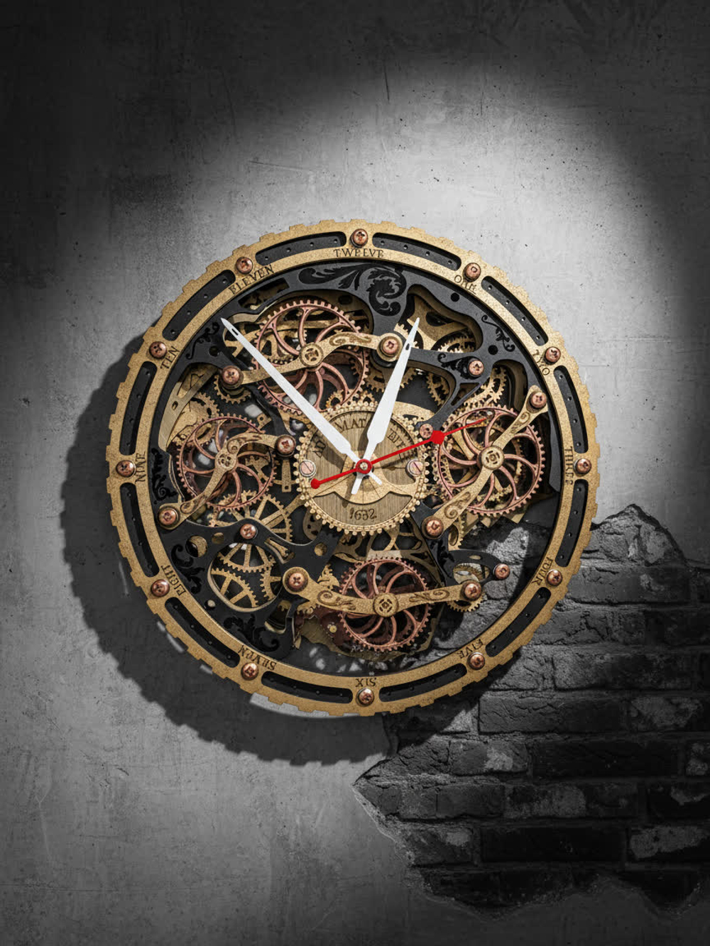 Механические часы WoodandRoot Automaton с золотыми шестернями на тёмной фактурной стене; направленный свет выделяет открытый скелетон циферблата