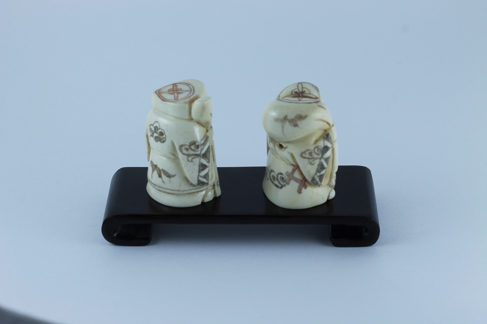 Сет нэцкэ Дзюродзин и Фукурокудзю на подставке