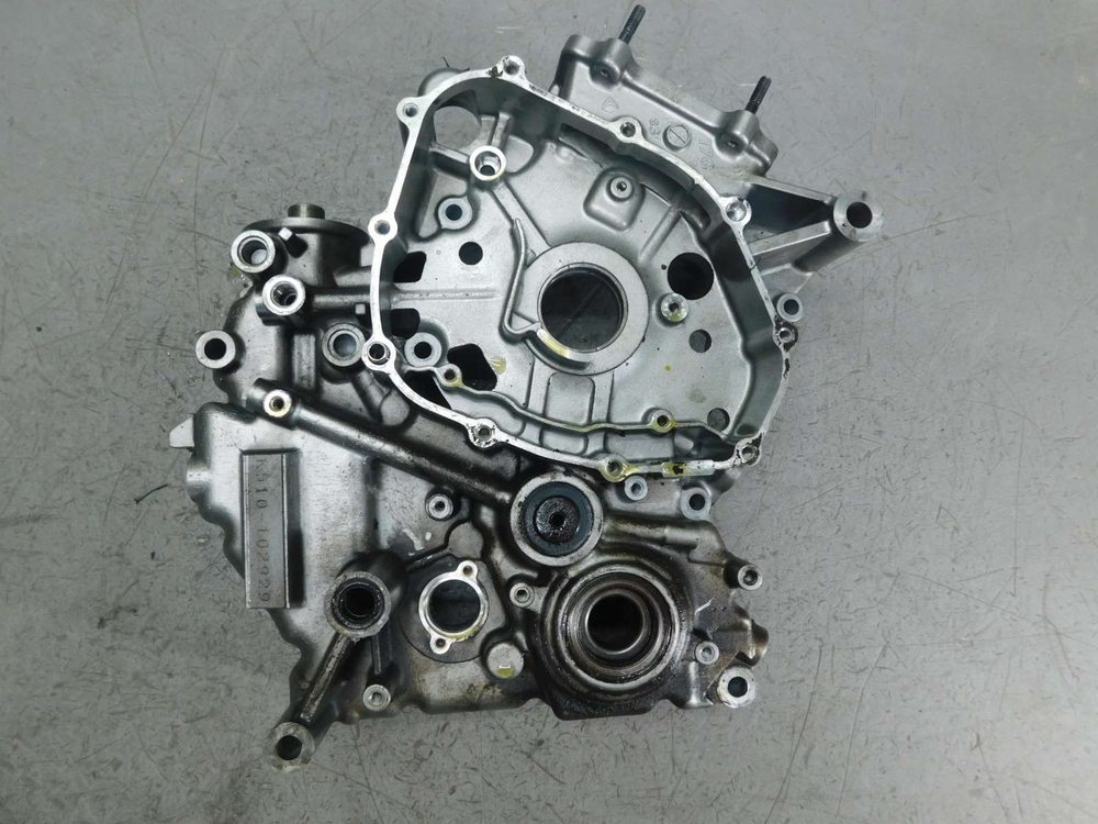 Левая часть картера Suzuki Gladius SFV400 VK58A K-510