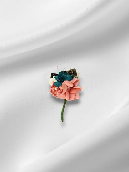 Бутоньерка с цветами на булавке, голубая с розовым
