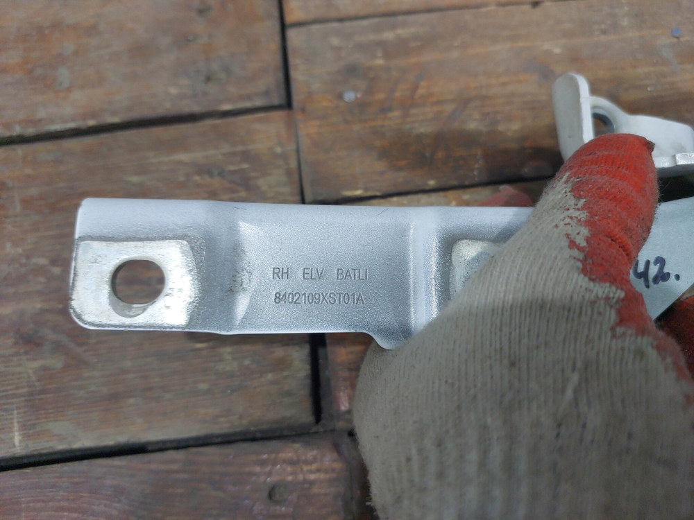 Петля капота правая левая комплект Haval Jolion 21-нв Б/У Оригинал 8402108XST01A