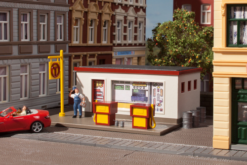 Маленькая бензоколонка