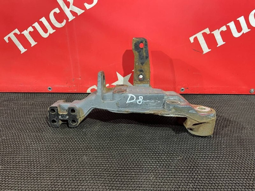 Кронштейн передней рессоры правый