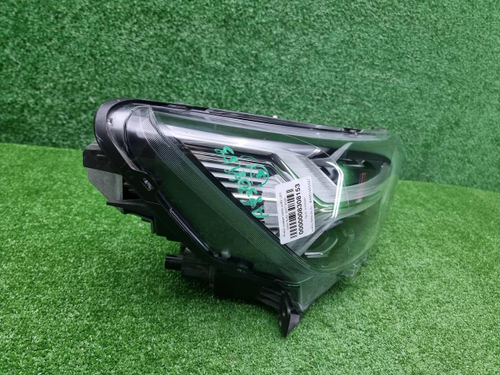 Фара правая Volvo XC40 (2017-2022) LED