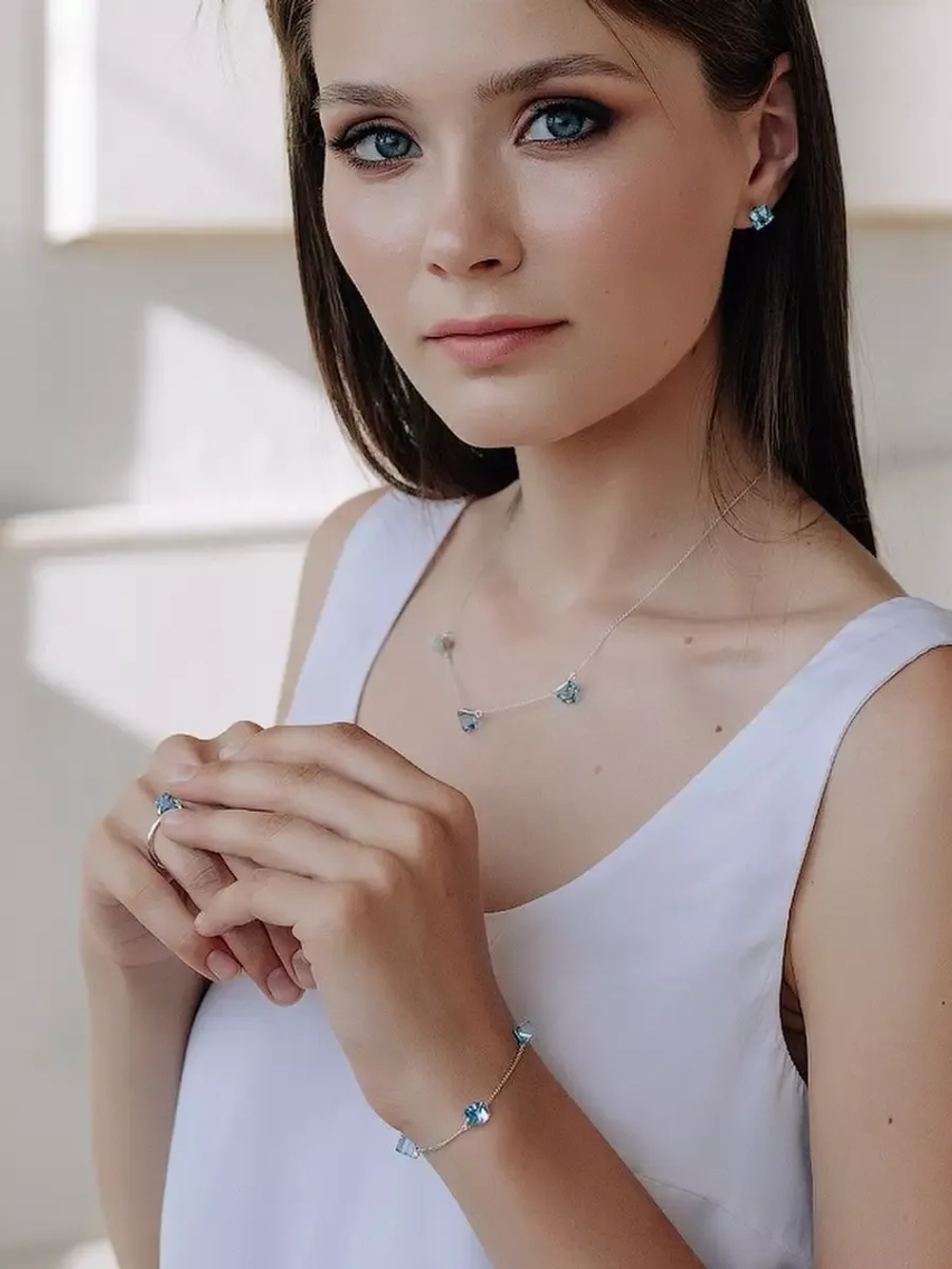 Серьги-гвоздики Миражи с голубыми кристаллами Swarovski