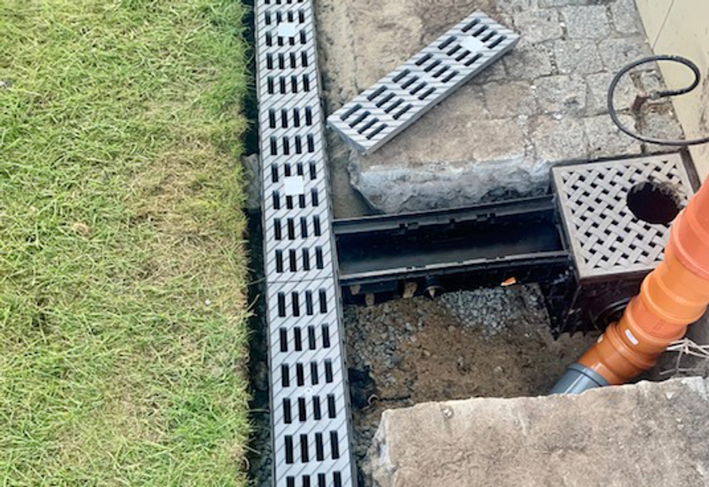 Дождеприемник пластиковый 300*300 в сборе с решеткой пластиковой, класс А