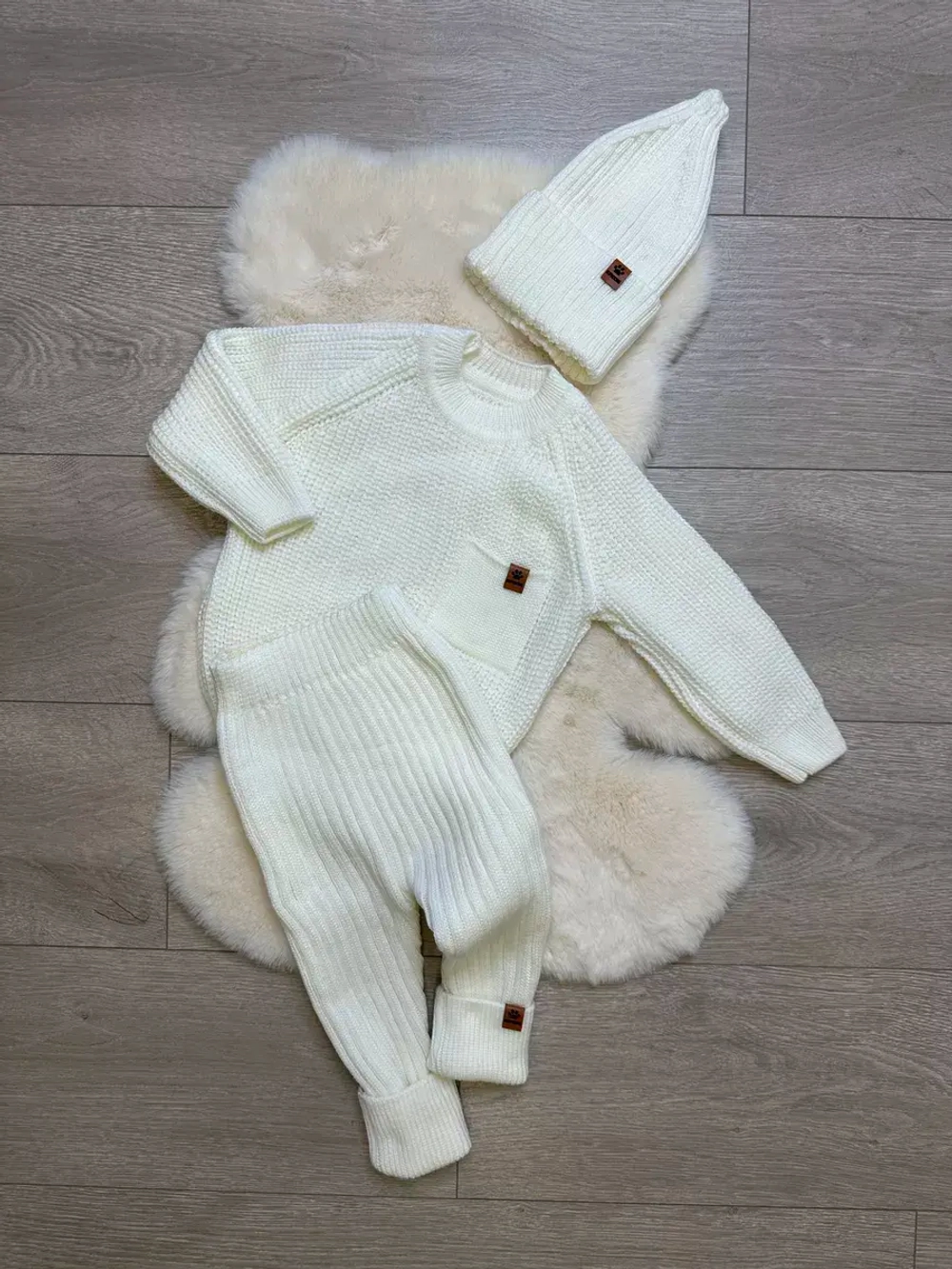 Костюм вязаный для малыша