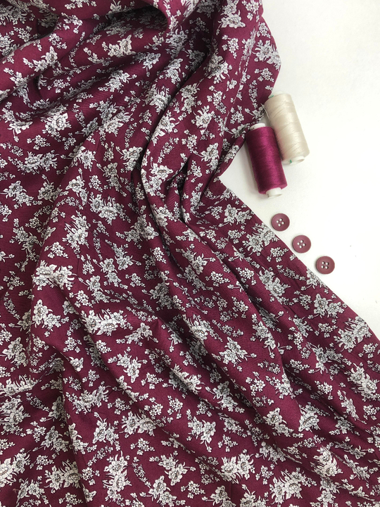 Коттон принт, букетик молочный на бордовом BST3452