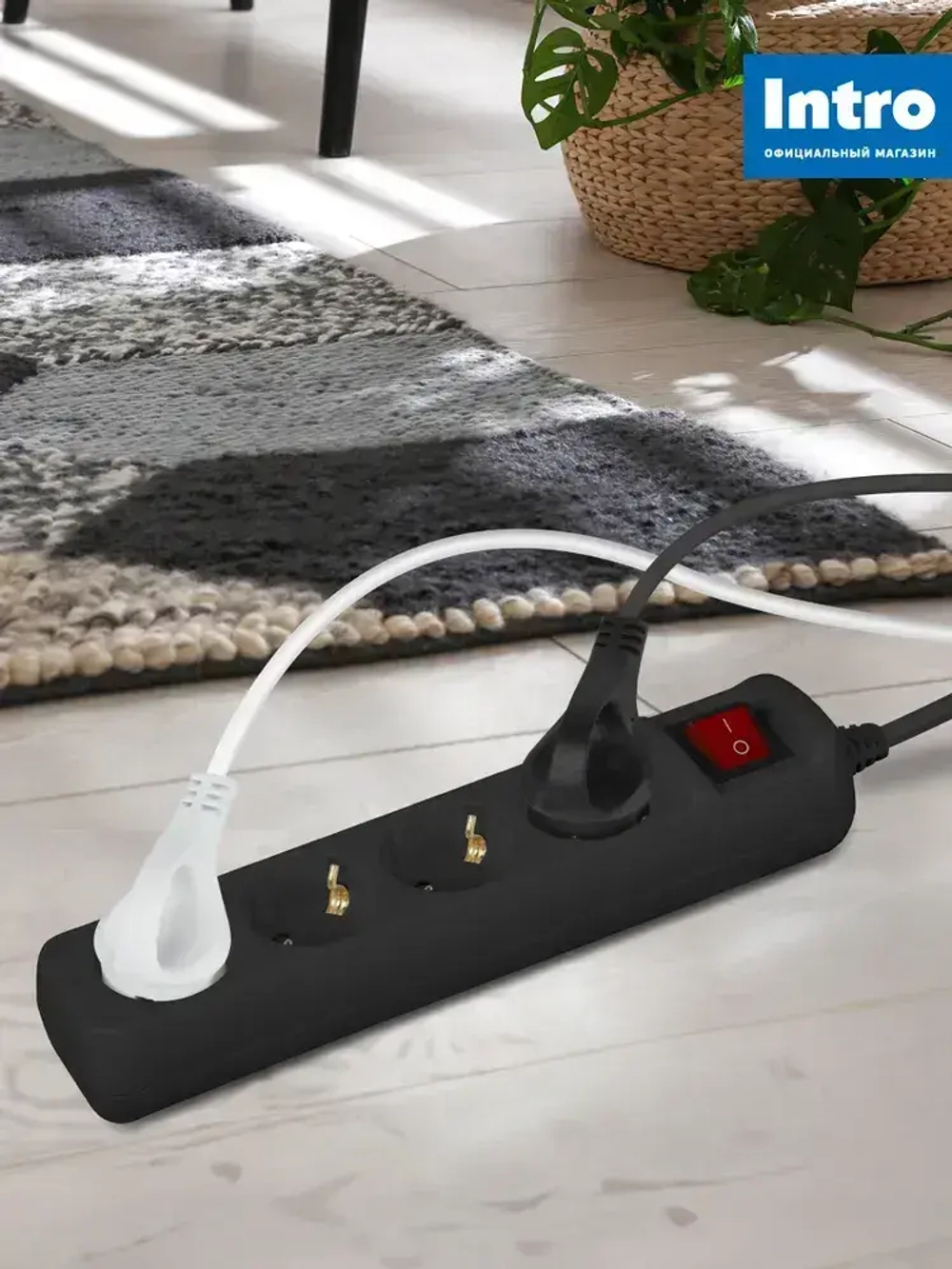 Удлинитель электрический Intro UES450-B с заземлением с выключателем 4 розетки 5м ПВС 3x0,75мм2 10А черный