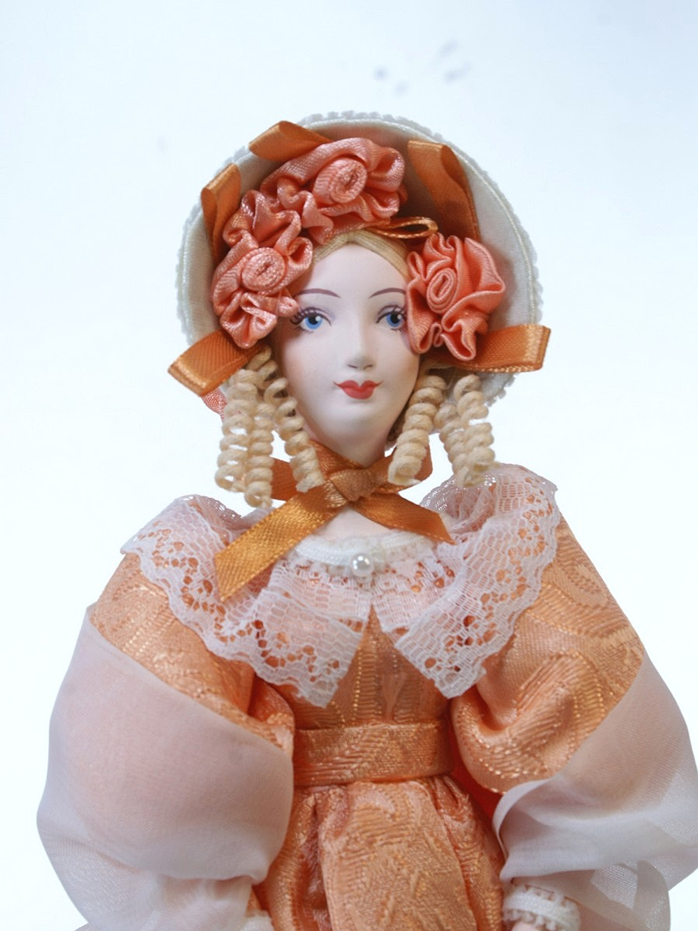 Кукла коллекционная Барышня Оленка