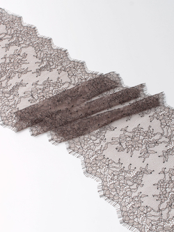 Кружево шантильи перец с темно-серым неэластичное ширина 22 см длина 1.45 м