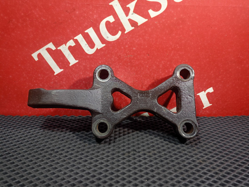 Кронштейн заднего амортизатора правый