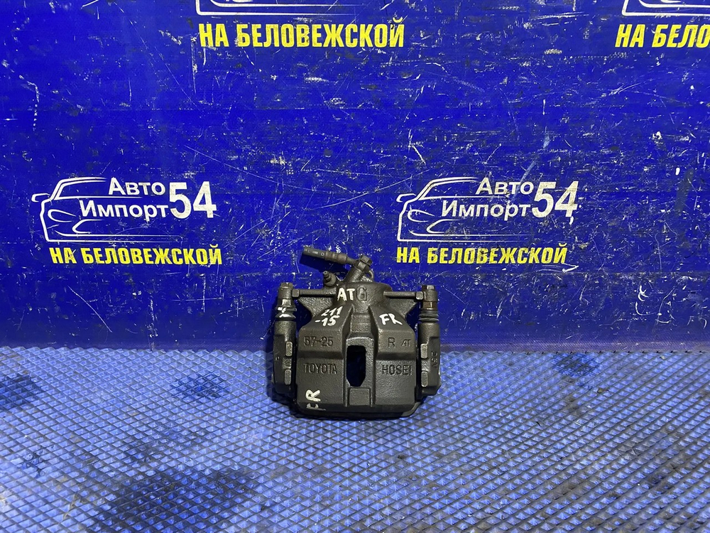 Суппорт тормозной передний правый TOYOTA CARINA 2001