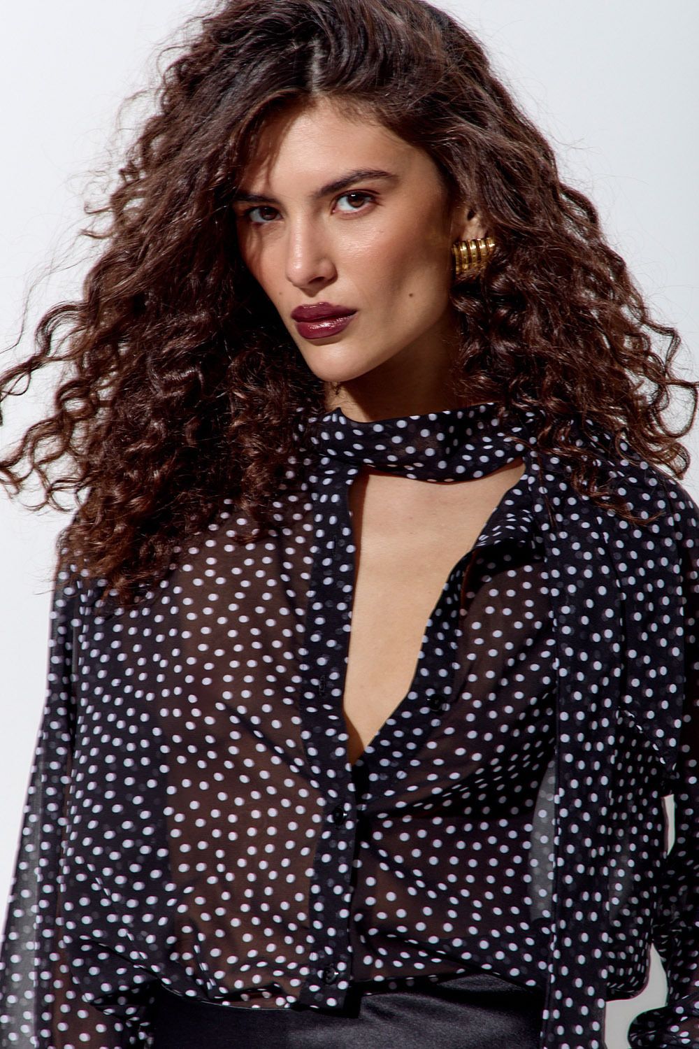 Блуза из шифона в горошек черного цвета