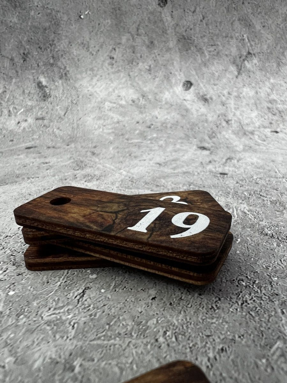 Номерки для ключей деревянные 2х5см