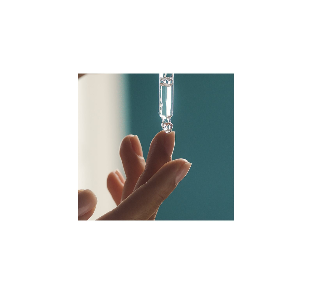 Collistar Attivi Puri Vitamin C + Alfa-Arbutina - Осветляющая сыворотка для лица с витамином С /   30  ml  / GTIN 8015150218696