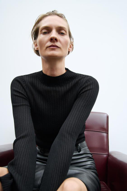 ZARA СВИТЕР ИЗ ТОНКОГО ТРИКОТАЖА В РУБЧИК, ЧЕРНЫЙ