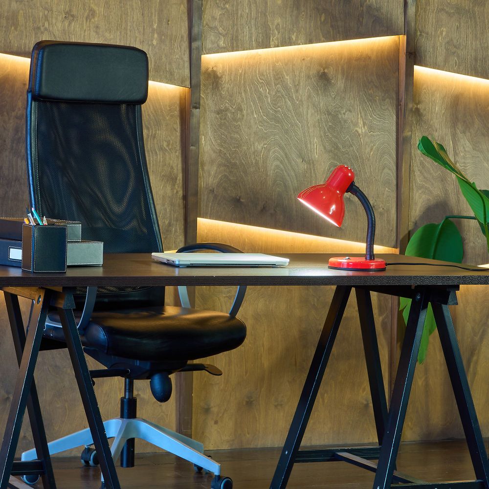 TLI-225 RED E27 Светильник настольный. Цоколь Е27. Механический выключатель. Красный. ТМ Uniel.