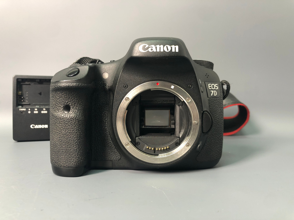 Canon EOS 7D, 85000 кадров пробега.