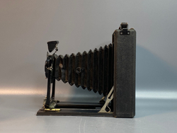 Неизвестный с объективом Extra Rapid Aplanat 1:7.7 f=165 мм, не работает диафрагма.