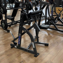 SM2033 Бицепс сидя