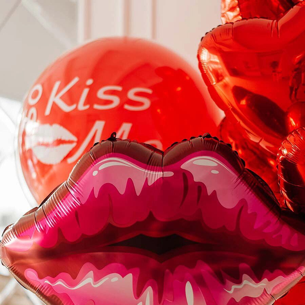 Композиция из шаров, Поцелуй меня!