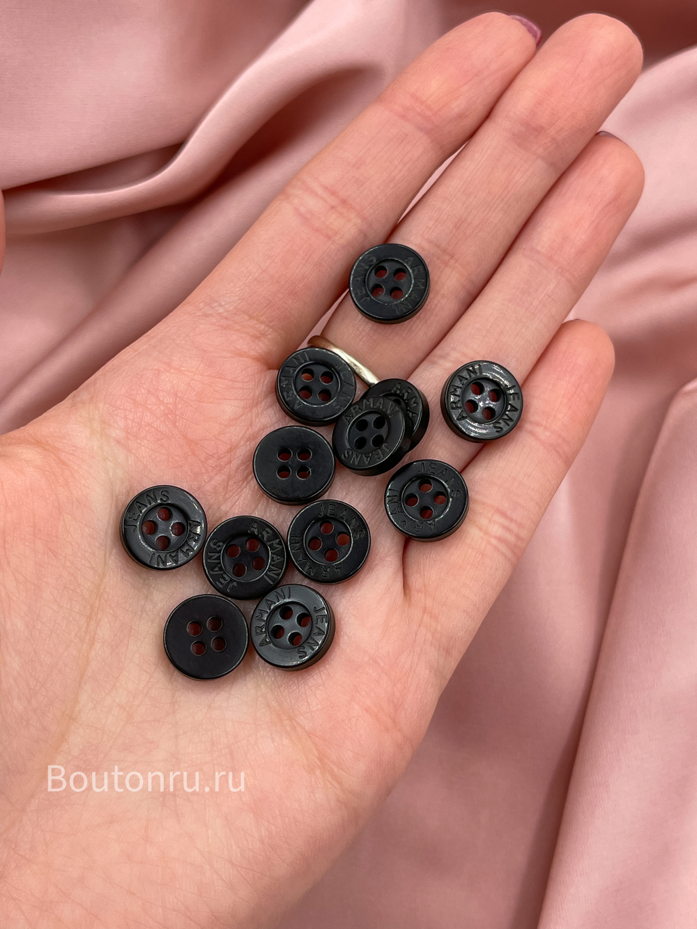 Пуговицы Арман. на прокол черные