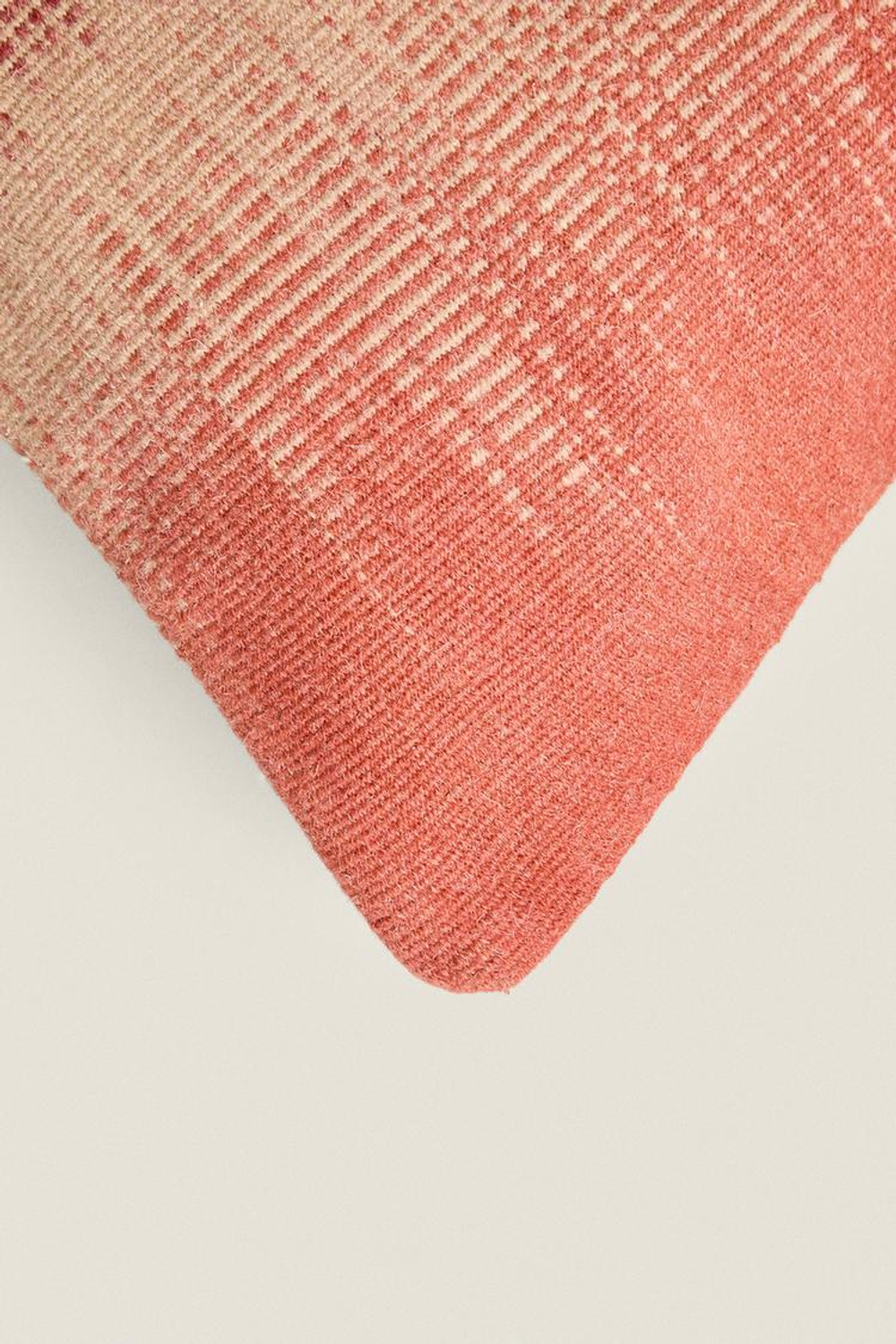 ZARA HOME ЧЕХОЛ ДЛЯ ДЕКОРАТИВНОЙ ПОДУШКИ С КОНТРАСТНЫМ УЗОРОМ, КРАСНЫЙ