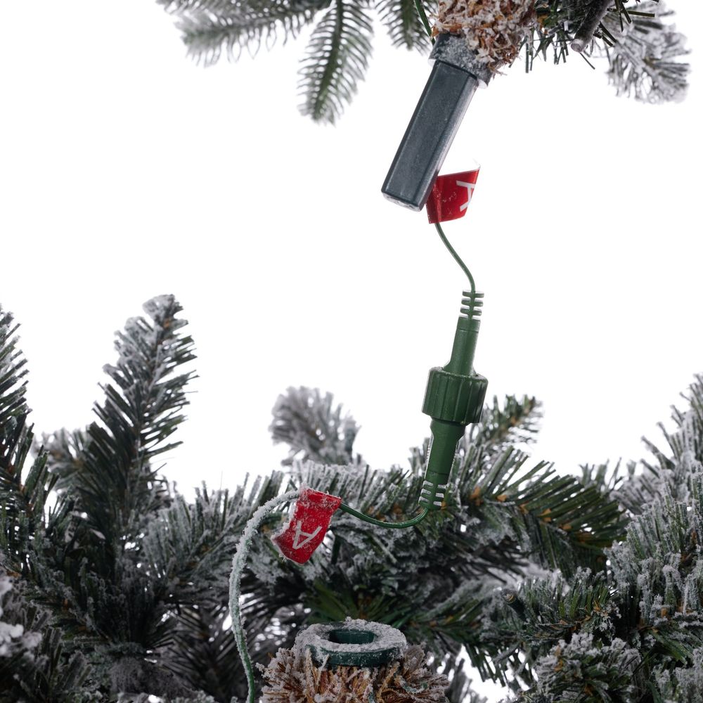 Заснеженная елка с гирляндой встроенной «Saint Paul» (Литая+пвх) 3 м