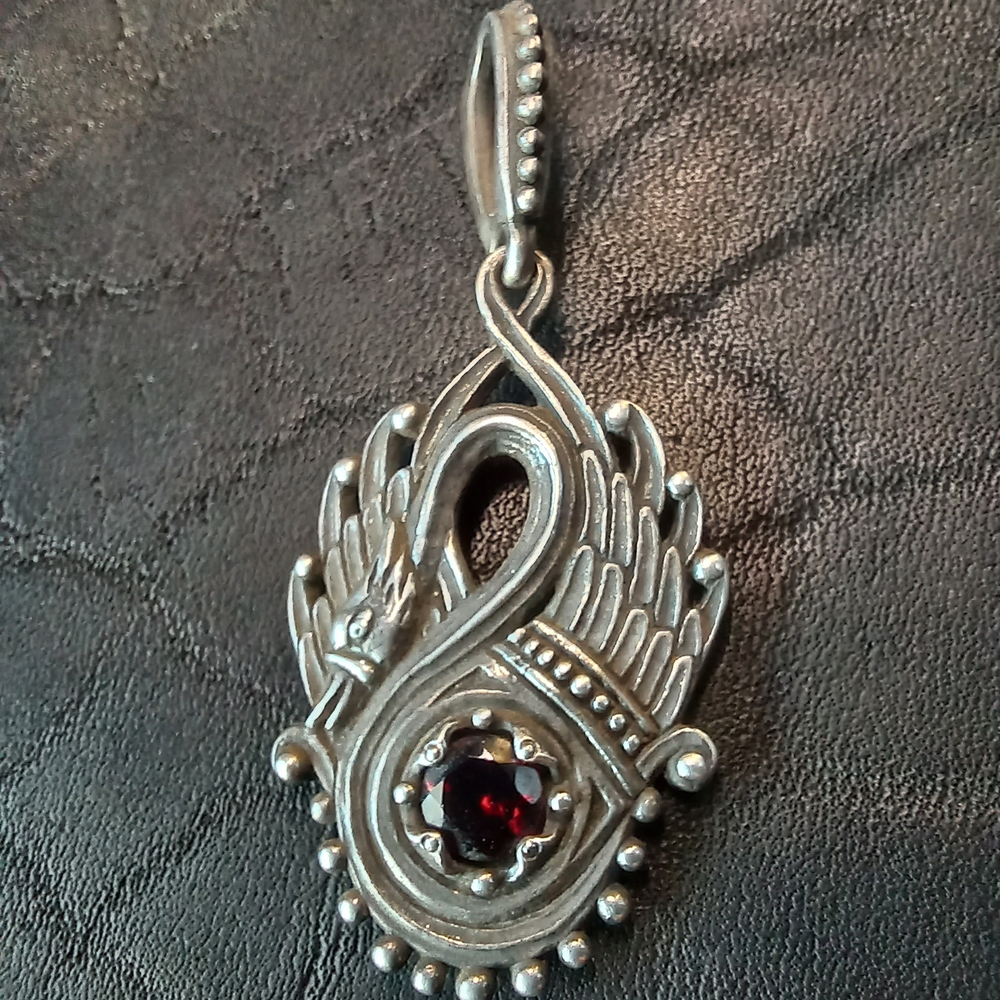 Подвеска. Лебедь