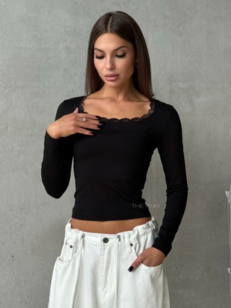 Черный хлопковый лонгслив с кружевом