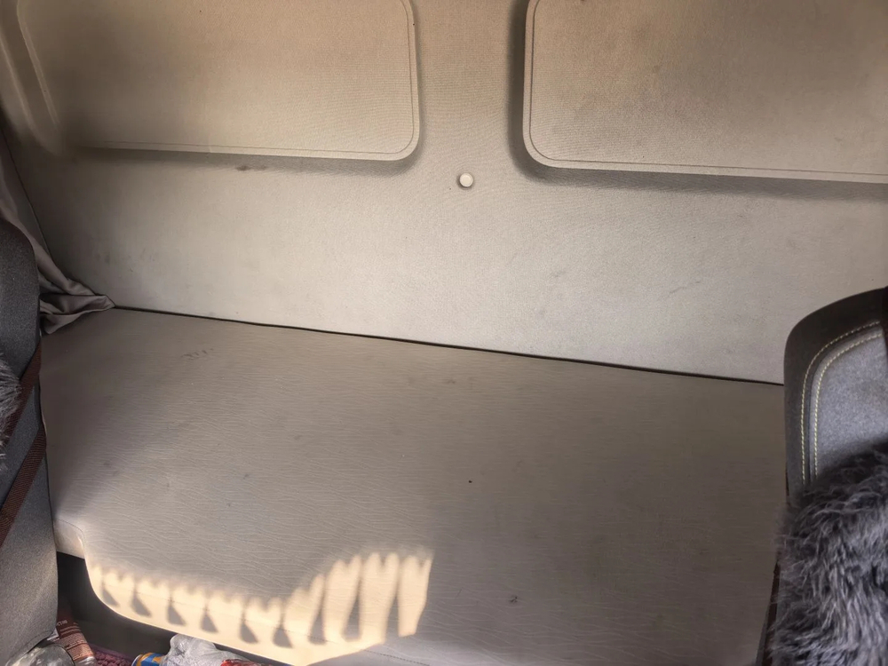 Shacman (Shaanxi) SX* 6x4 Седельный тягач SX42584V324 (Дизельный, 11,6 л, 423 л.с., МТ)