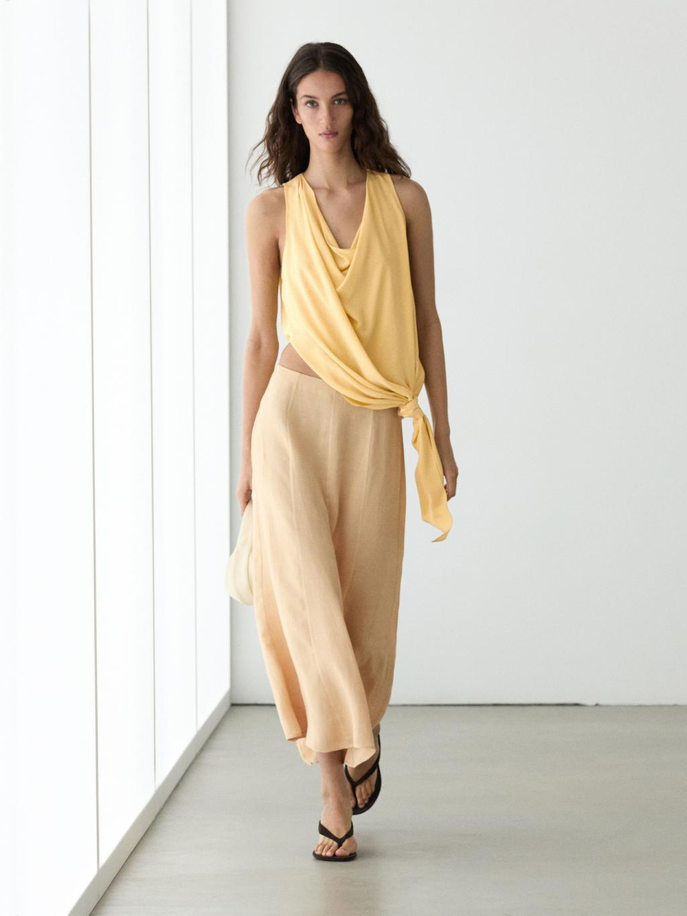 Massimo Dutti Струящаяся расклешенная юбка, бледно-желтый